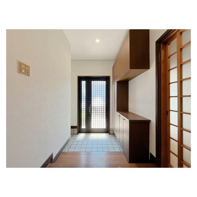 「玄関」シューズボックスがございます。クリーニング済み。