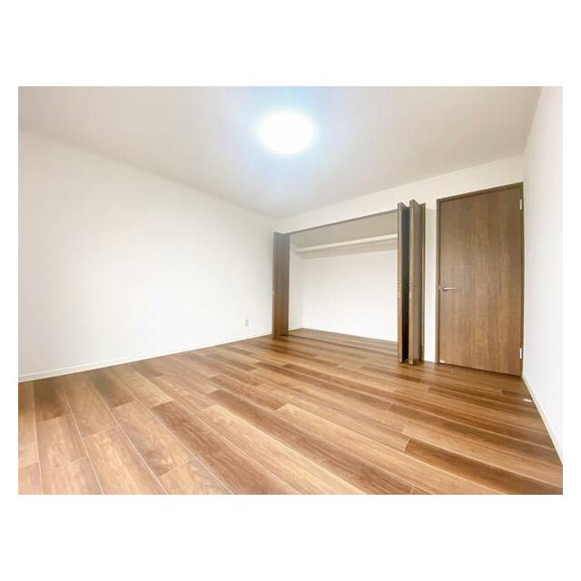 「２階南西洋室」約８帖のお部屋です