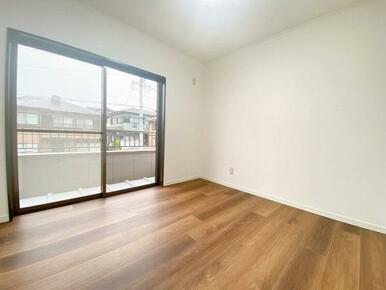 「２階北洋室」 北側のバルコニーに出られます