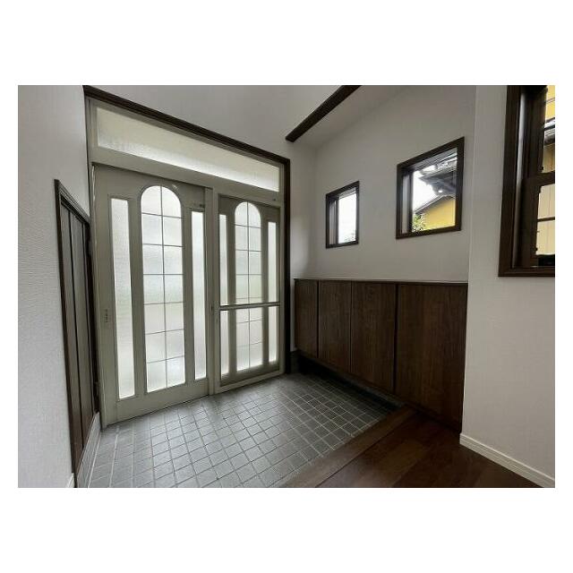 「玄関」広々とした玄関です