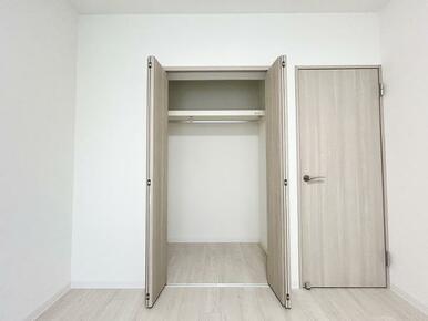 北側6帖居室　クローゼット収納