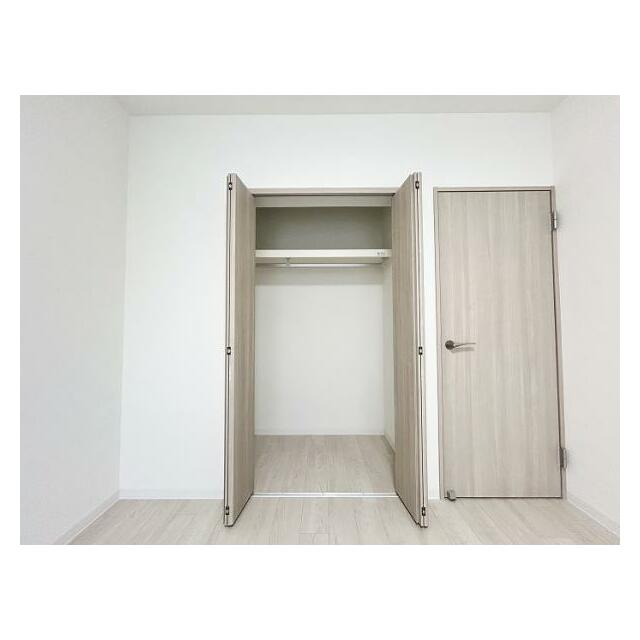 北側6帖居室　クローゼット収納