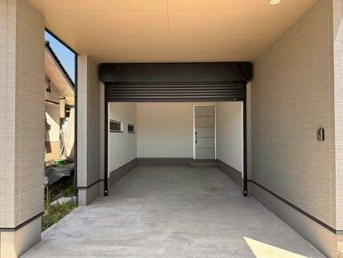 多用途でお使いいただけるビルトインガレージ（電動シャッター）