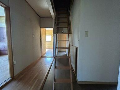 屋根裏収納もあります