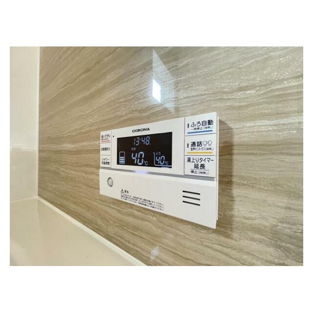 ボタンひとつでお湯張りや追い焚き、温度調整までしてくれる便利なオートバス機能付き