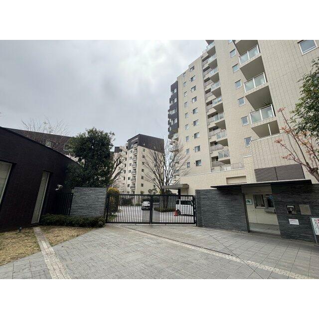 裏側のサブエントランスです。