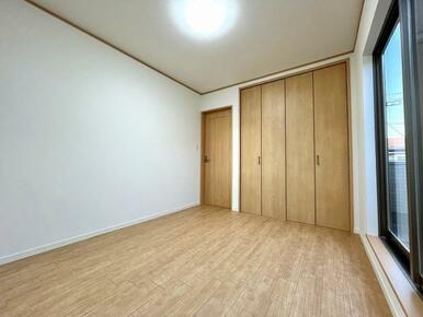 「洋室約5帖」クローゼットがございます