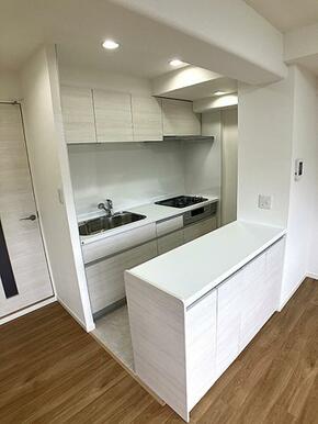 キッチンスペースにはカップボードを新設しました