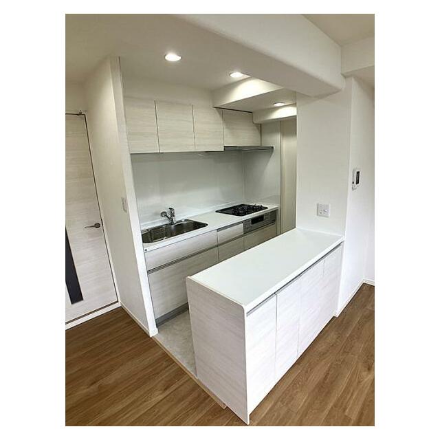 キッチンスペースにはカップボードを新設しました