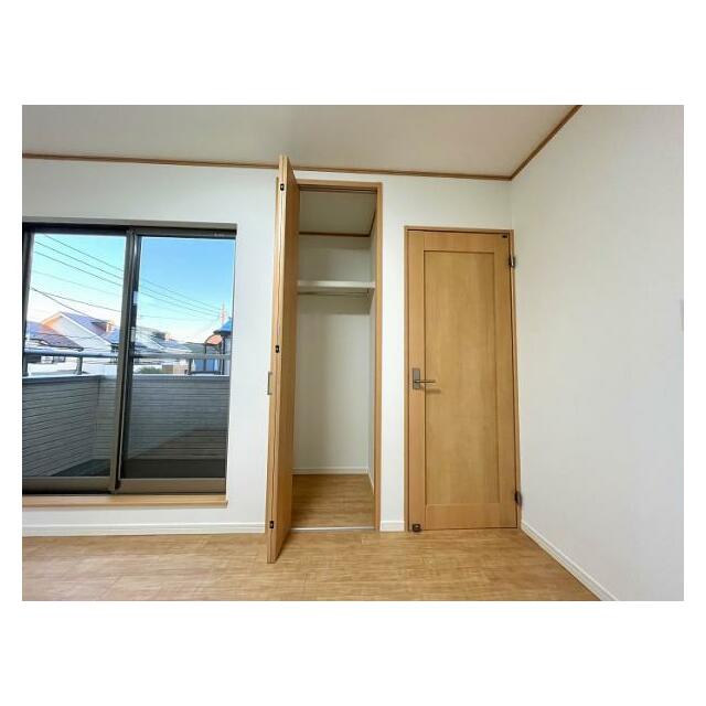 「洋室約6帖」収納がございます