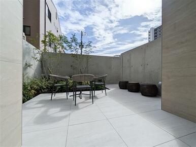 屋外エントランス