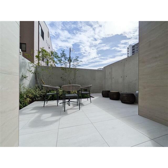 屋外エントランス