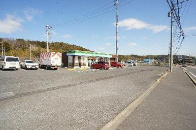 ファミリーマート市原山倉店まで徒歩７分（５６０ｍ）