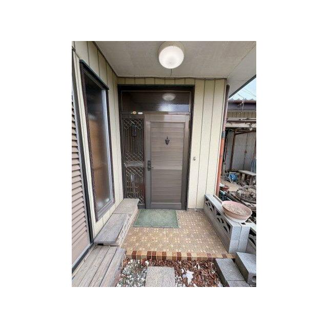玄関も外観に馴染んでいます！
