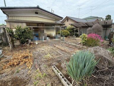 外観平屋でお庭も広いです！