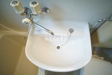 洗面ボウルもついているので、ここで洗顔できますね☆