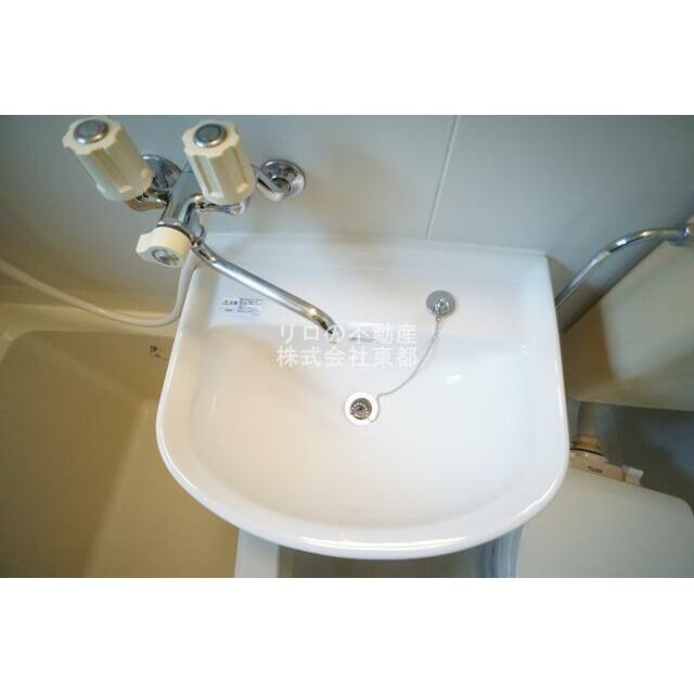 洗面ボウルもついているので、ここで洗顔できますね☆