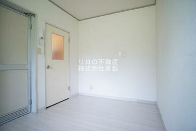 白基調で爽やかな室内空間です！インテリアも映えますね♪