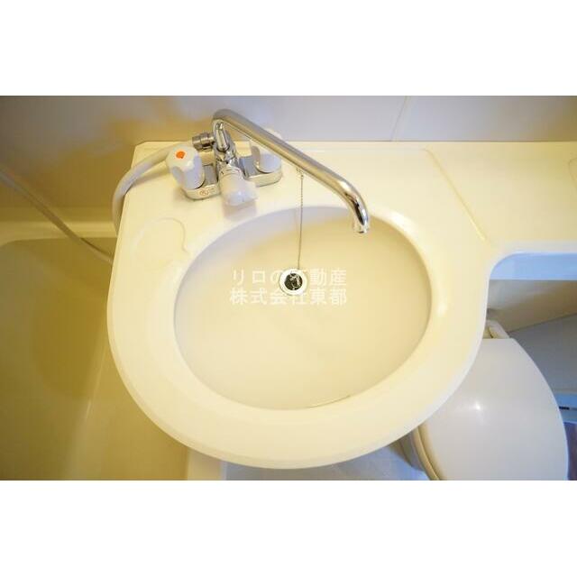 洗面ボウルもついているので、ここで洗顔できますね☆