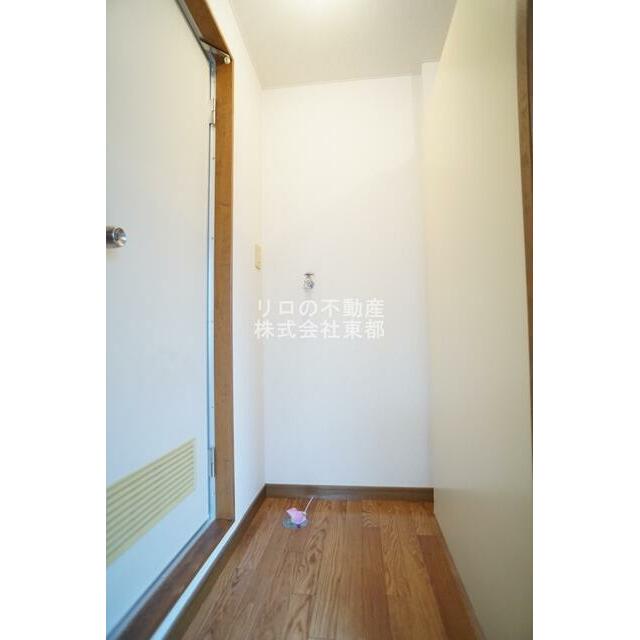 洗濯機置き場は室内にあるので雨に濡れる心配はありません。