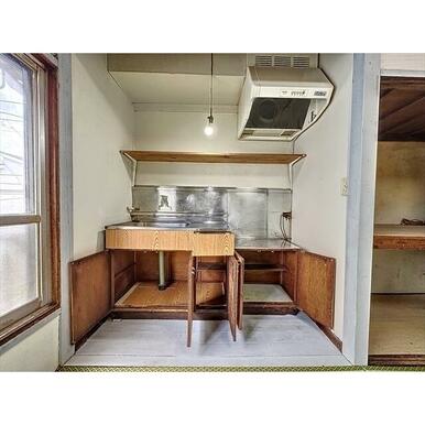 キッチン下に収納スペースがあります