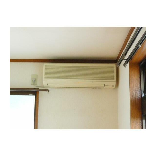 エアコン付きで夏も冬も快適。