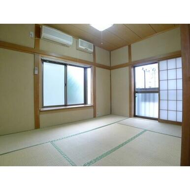 出窓があるおしゃれな和室。