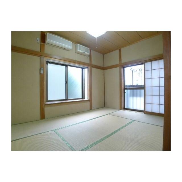 出窓があるおしゃれな和室。