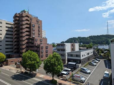 マンション前面道路は昭和市電通り