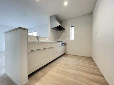 リビングの様子を見ながら家事ができるので小さなお子さまがいるご家庭も安心です＾＾