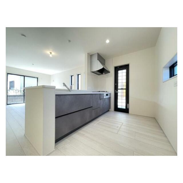 リビングの様子を見ながら家事ができるので小さなお子さまがいるご家庭も安心です＾＾