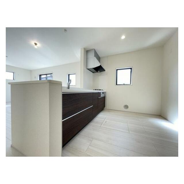 リビングの様子を見ながら家事ができるので小さなお子さまがいるご家庭も安心です＾＾