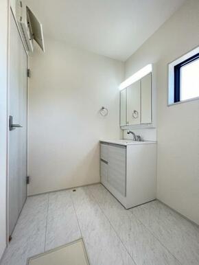 朝の準備・毎日の洗濯・帰宅後のお風呂と大活躍の洗面スペース＾＾