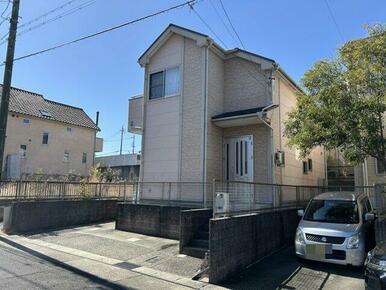 周辺は整備された住宅地で、落ち着いた住環境です