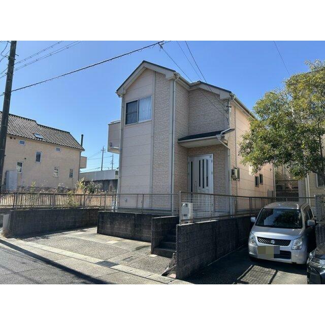 周辺は整備された住宅地で、落ち着いた住環境です