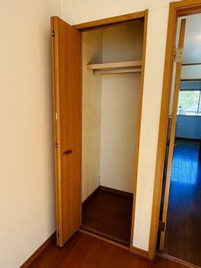 「洋室」南側6帖洋室の収納スペースです。