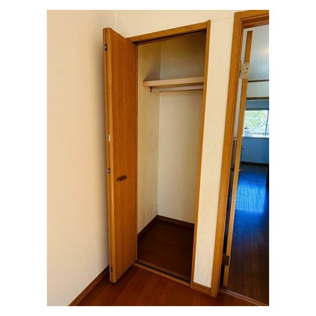 「洋室」南側6帖洋室の収納スペースです。