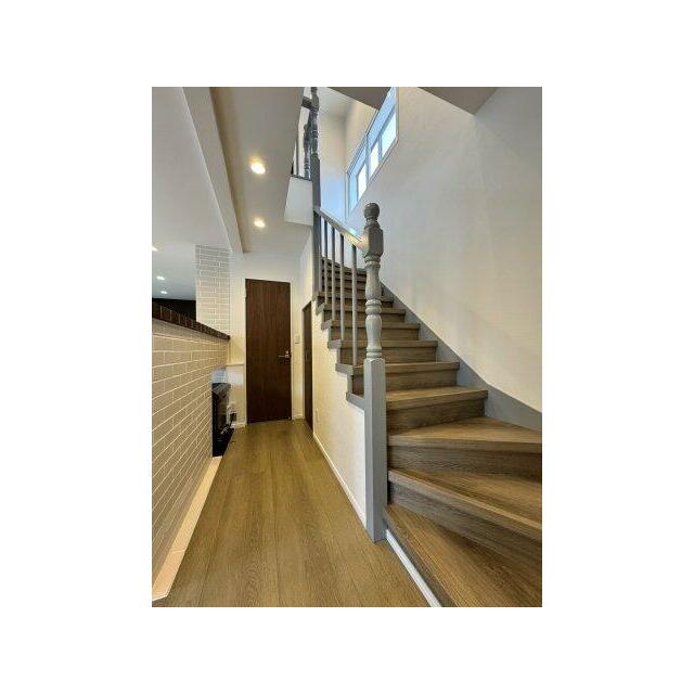 廊下階段ですが、リビングともつながっております。