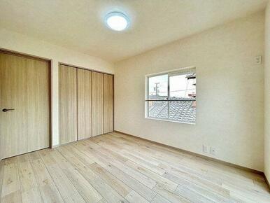 「２階南東洋室」和室から洋室に間取変更しました。