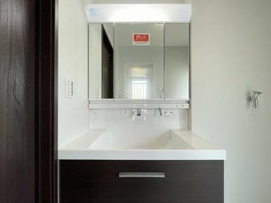 「洗面台」LIXIL製の三面鏡洗面台、新品交換