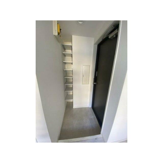 玄関にも収納ございます。