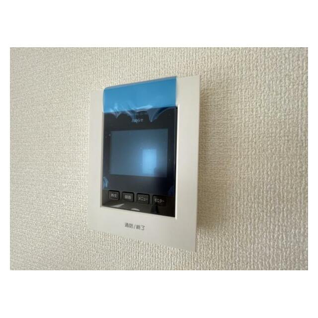 訪問者がひと目でわかるモニター付きインターホンを標準装備。お子さまのお留守番にも安心です！