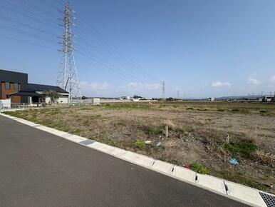 前面道路も広くすっきりとした土地なので車の取り回しも楽々♪