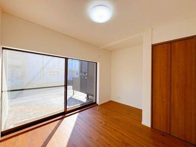 「1階洋室」約7畳のお部屋です。