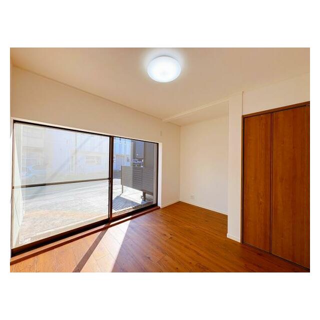 「1階洋室」約7畳のお部屋です。