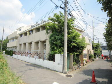 閑静な住宅街にあります。