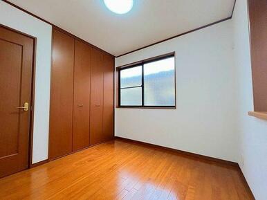 「２階納戸＿約４．５帖」クロス張替え、室内クリーニング済みです