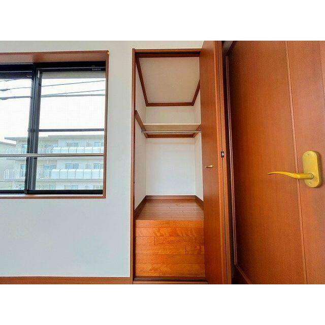 「３階南西側洋室＿約６帖」空間を活かした収納付きです