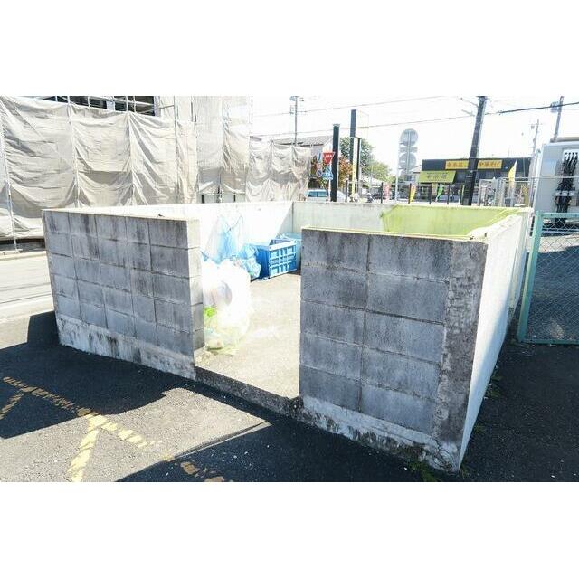 敷地内ゴミ置場！
