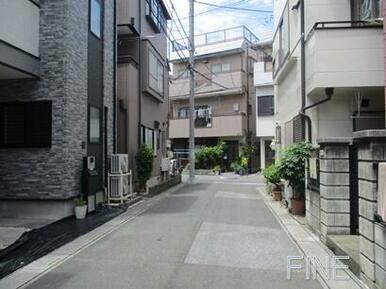 京浜東北線「蕨」駅バス９分『前川小学校』停歩７分　小中学校徒歩５分圏内　スーパー徒歩３分